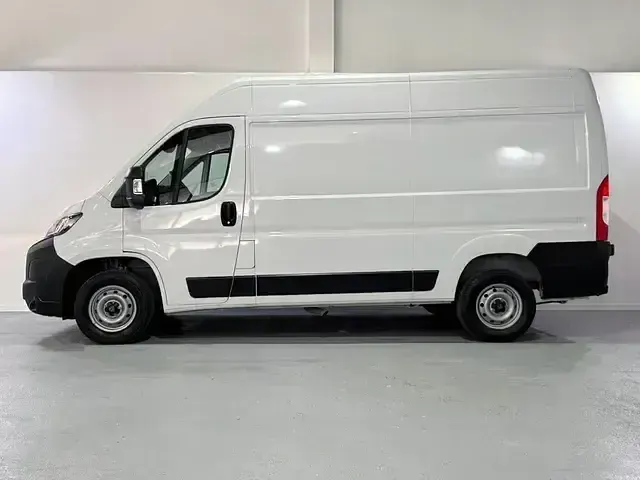 Usado Peugeot Boxer S 140 CV (102 kW) 2025 Blanco Van