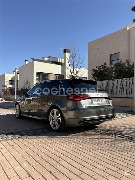 Usado Audi A3 Attraction 122 CV (89 kW) 2014 Gris / plata Berlina