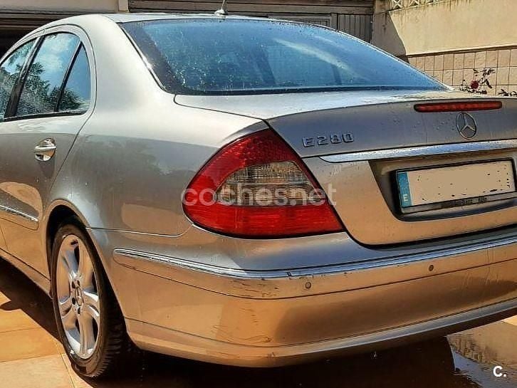 Usado Mercedes E280 Avantgarde 190 CV (139 kW) 2007 Gris / plata Berlina