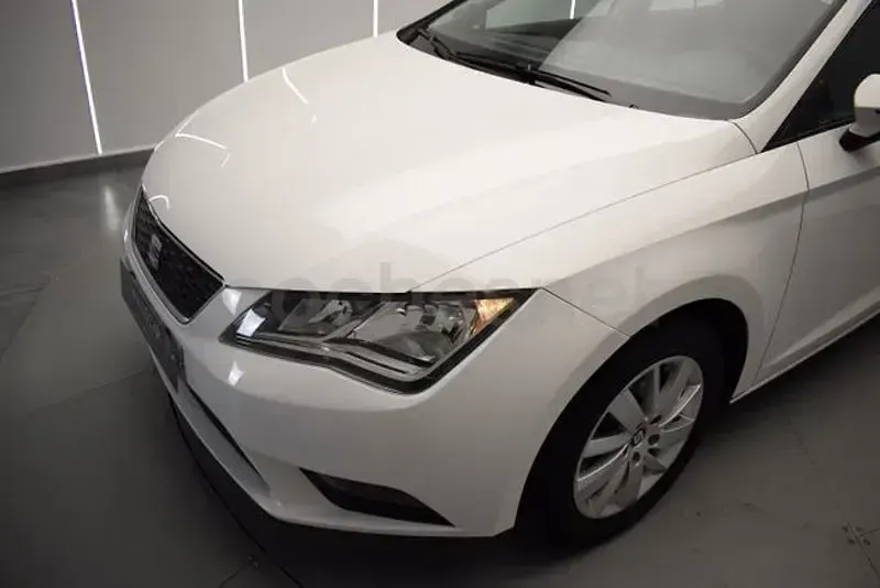 Usado Seat Leon Reference 105 CV (77 kW) 2014 Blanco Berlina