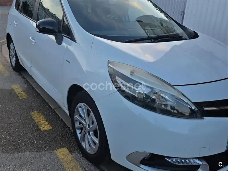 Usado Renault Scenic E-Tech LIMITED 130 CV (95 kW) 2015 Blanco Monovolumen