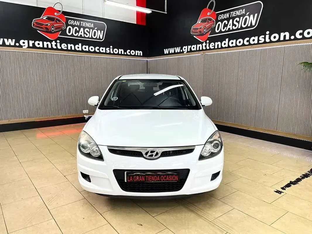 Käytetty Hyundai i30 Comfort 90 HP (66 kW) 2010 Valkoinen Viistoperä