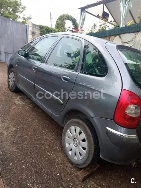 Usado Citroën Xsara Picasso 95 CV (69 kW) 2004 Gris / plata Monovolumen