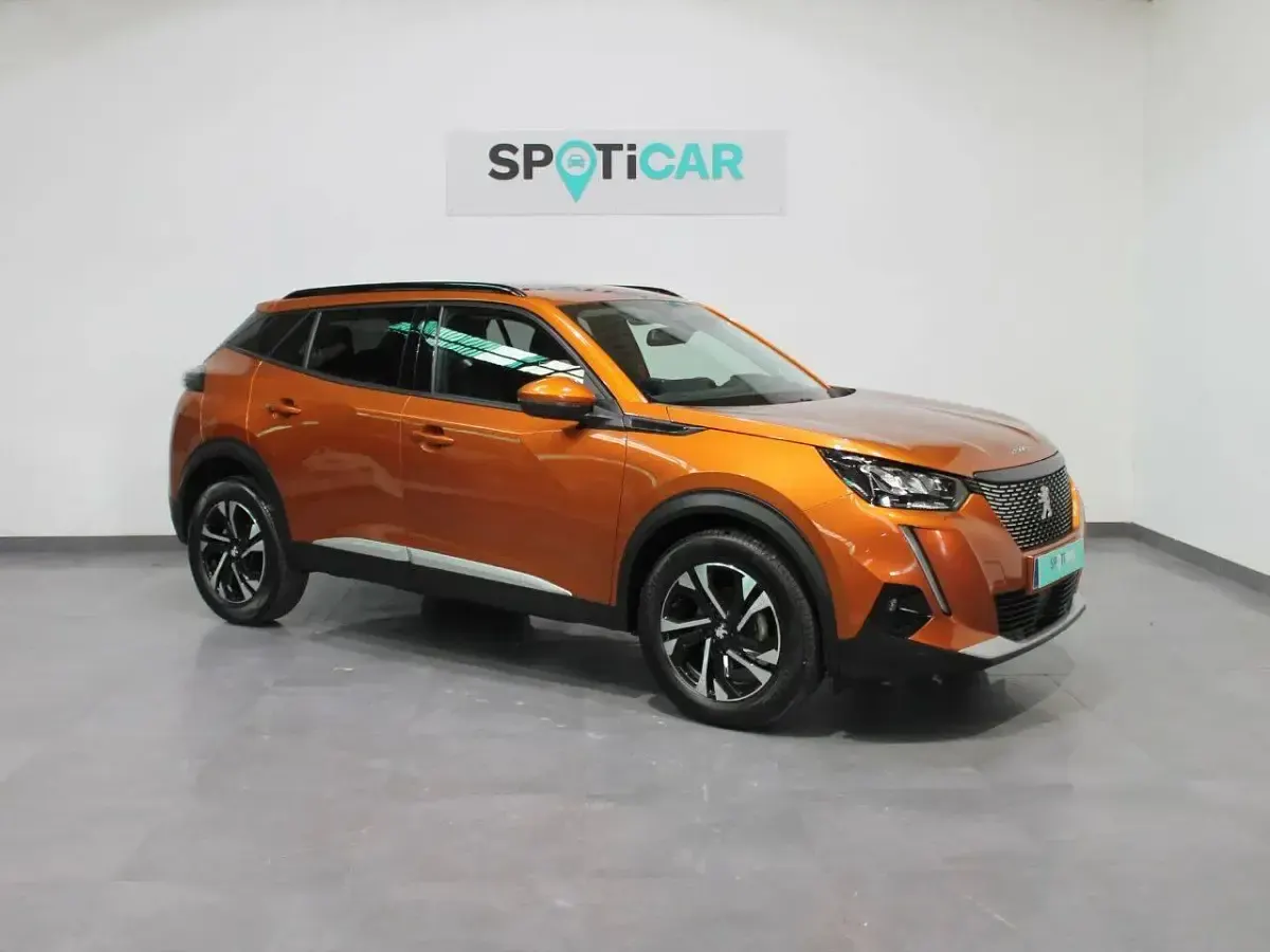 Usado Peugeot 2008 Active 100 CV (73 kW) 2021 Naranja SUV