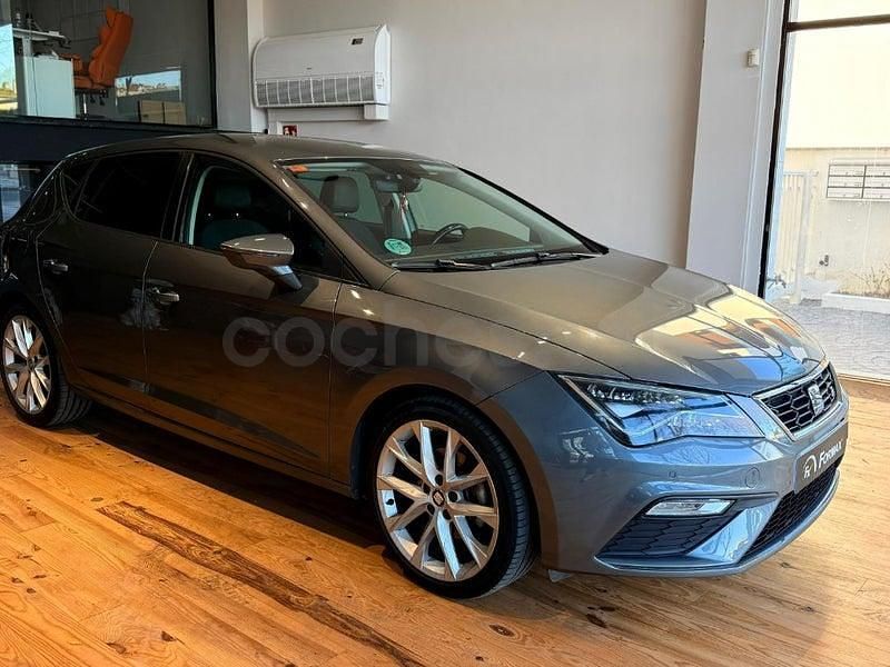 Usado Seat Leon FR 150 CV (110 kW) 2017 Gris / plata Berlina