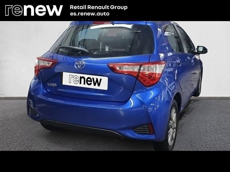 Usado Toyota Yaris Active 111 CV (81 kW) 2017 Azul Berlina