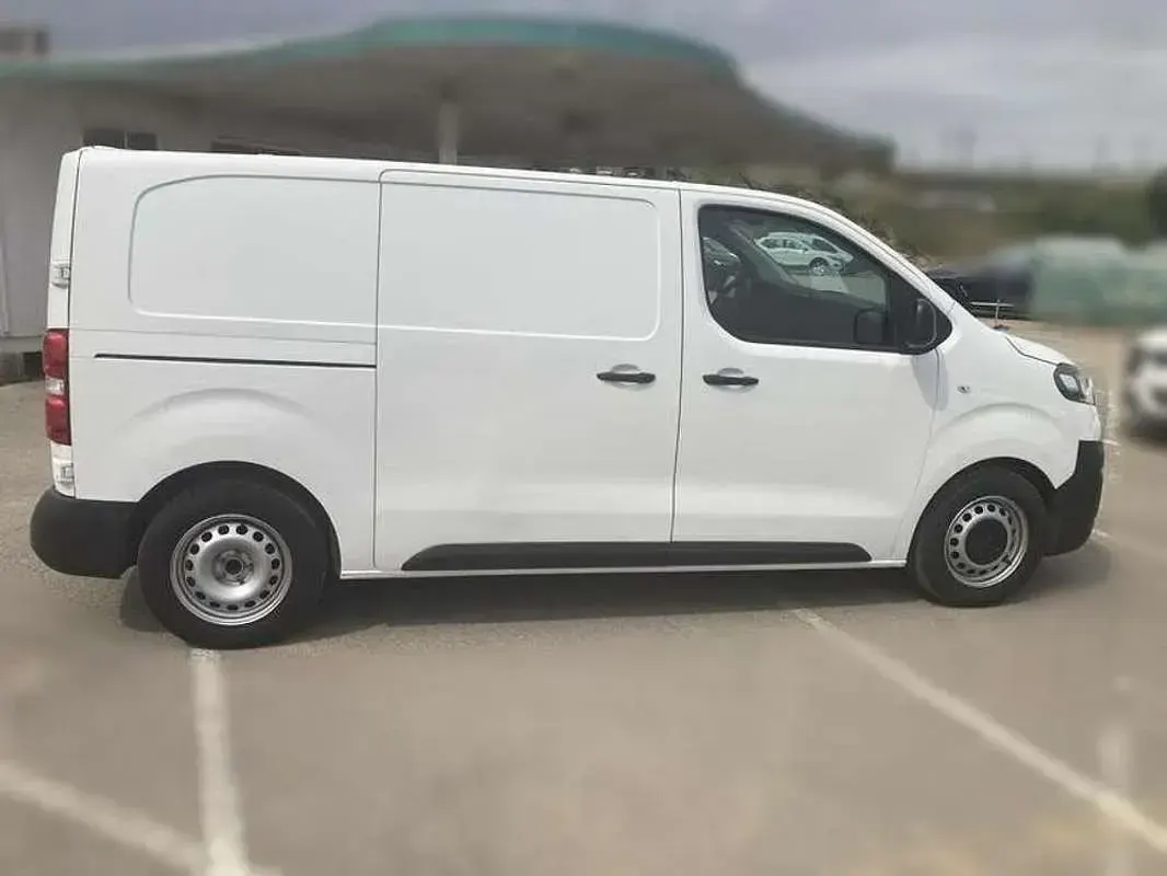 Usado Opel Vivaro 102 CV (75 kW) 2022 Blanco Monovolumen