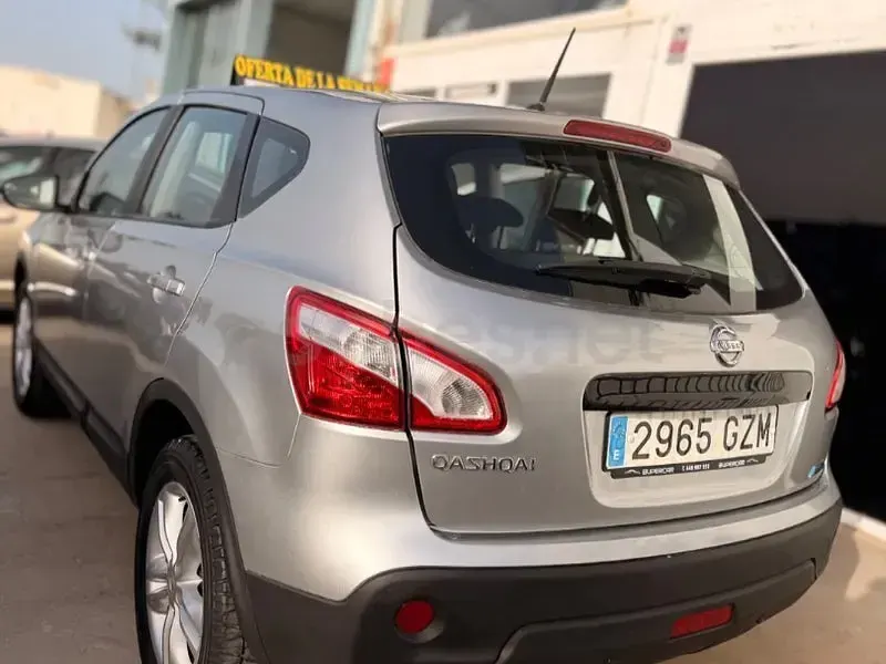 Usado Nissan Qashqai Acenta 110 CV (80 kW) 2010 Gris / plata SUV