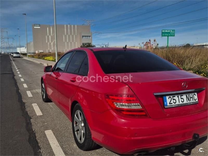 Usado Mercedes C200 Avantgarde 136 CV (100 kW) 2011 Rojo Berlina