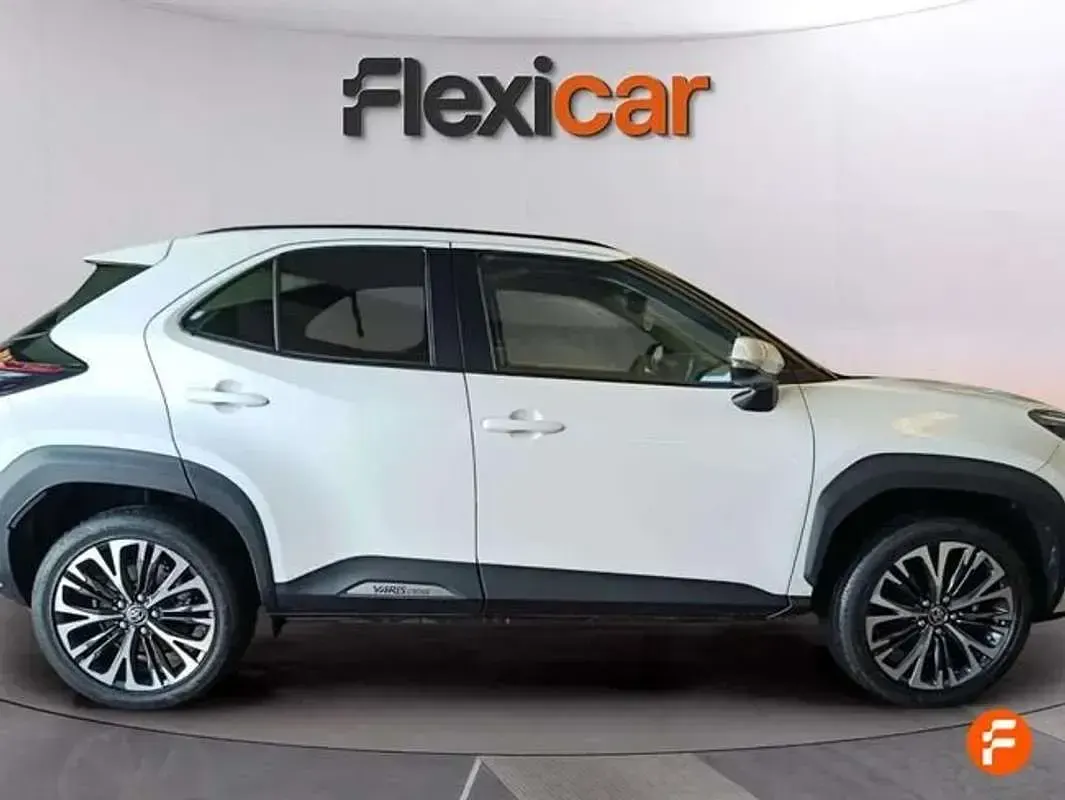 Usado Toyota Yaris Cross Active 116 CV (85 kW) 2024 Blanco SUV