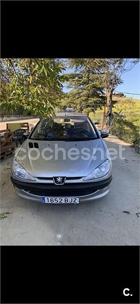 Usado Peugeot 206 70 CV (51 kW) 2001 Gris / plata Berlina