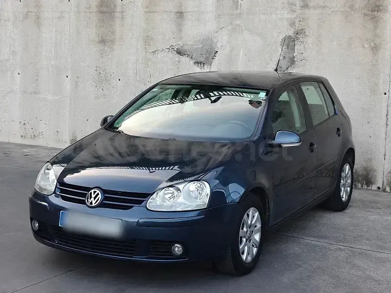 Usado VW Golf V Highline 102 CV (75 kW) 2007 Gris / plata Berlina