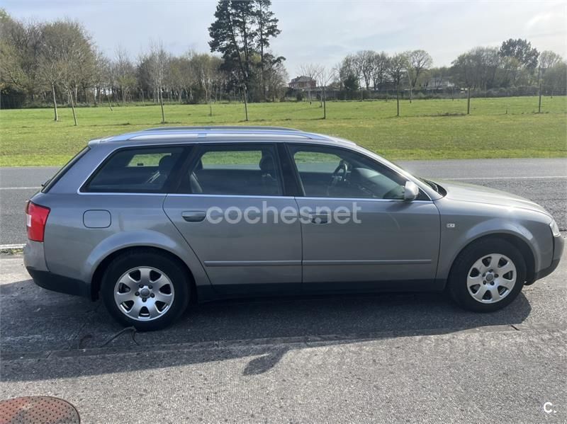 Gris / plata Usado 2004 Audi A4 Familiar | 4500 € (Precio justo) - Imagen 1/2