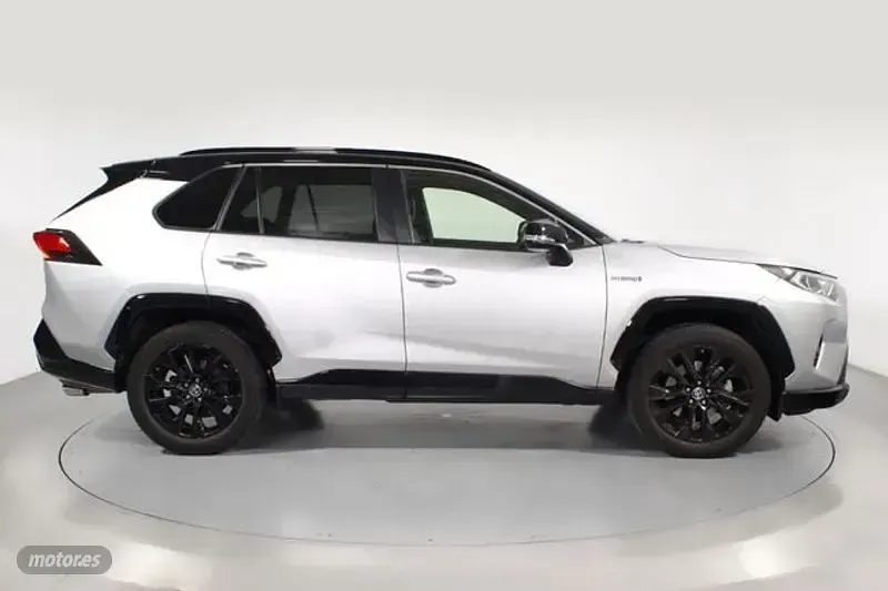 Usado Toyota RAV4 Style 218 CV (160 kW) 2021 Plateado SUV