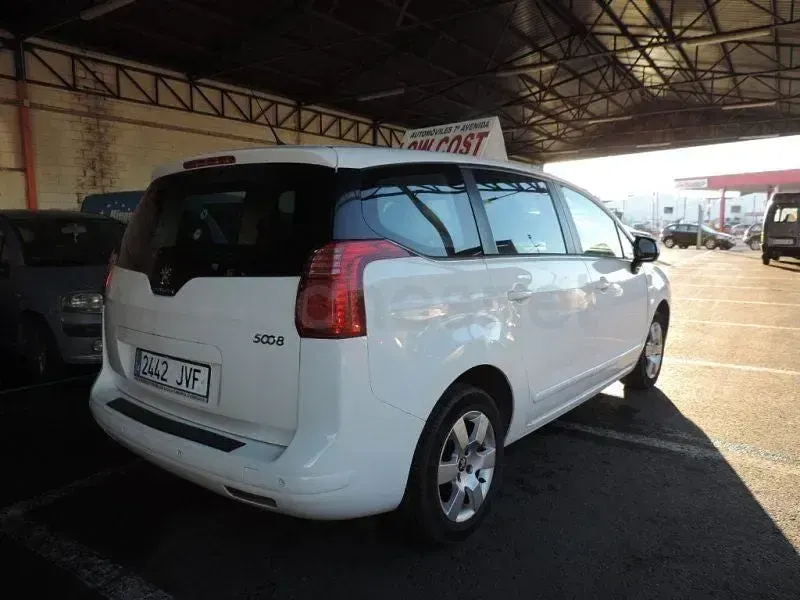 Usado Peugeot 5008 Allure 150 CV (110 kW) 2017 Blanco Monovolumen