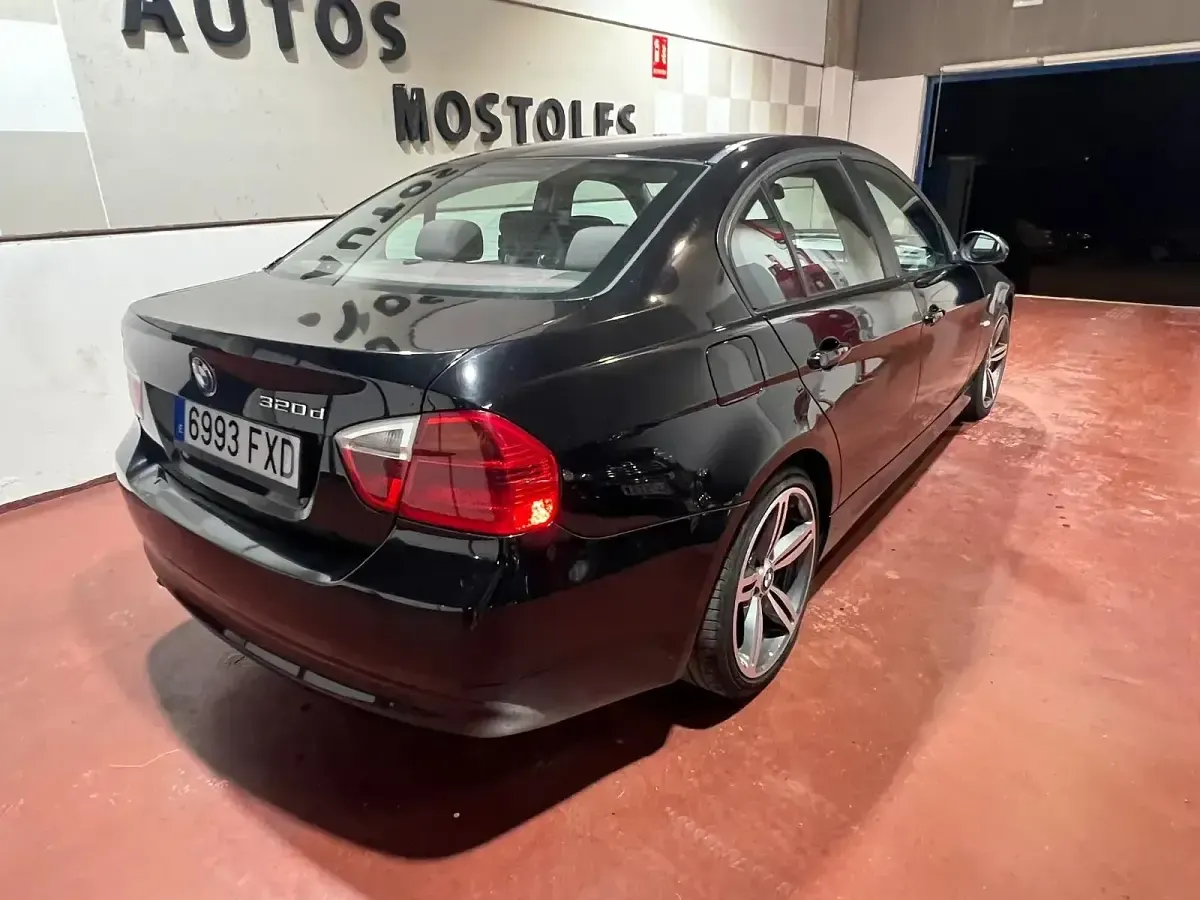 Usado BMW 320 163 CV (119 kW) 2005 Negro Berlina