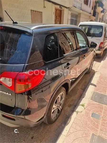 Usado Suzuki Vitara GLX 120 CV (88 kW) 2016 Negro SUV