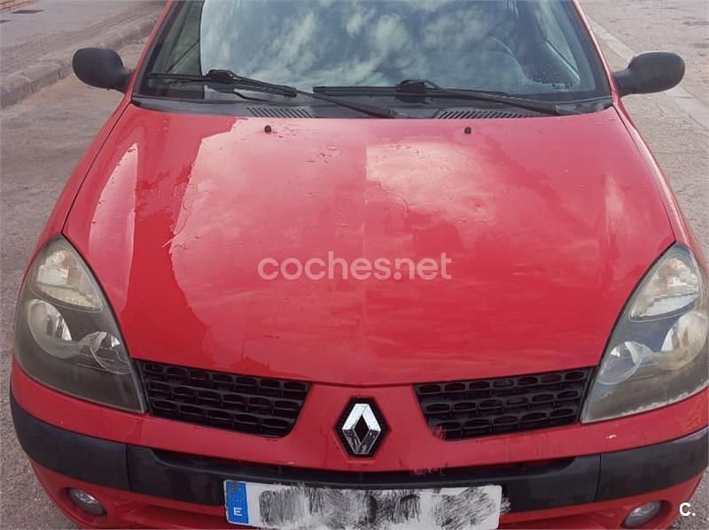 Usado Renault Clio II Expression 80 CV (58 kW) 2003 Rojo Berlina