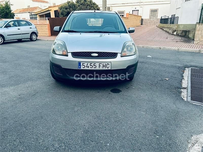 Gris / plata Usado 2008 Ford Fiesta Trend Utilitario | 2800 € (Buen precio) - Imagen 1/4