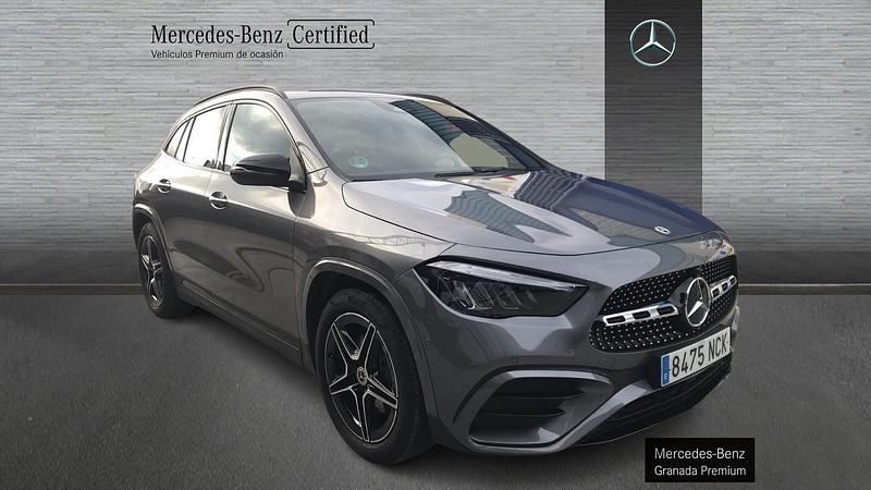 Usado Mercedes GLA200 AMG line 150 CV (110 kW) 2025 Gris montaña SUV