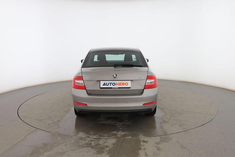 Usado Skoda Octavia Ambition 105 CV (77 kW) 2014 Gris Utilitario