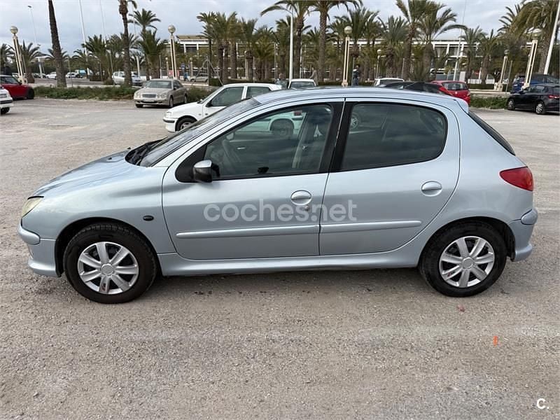 Usado Peugeot 206 110 CV (80 kW) 2005 Gris / plata Berlina