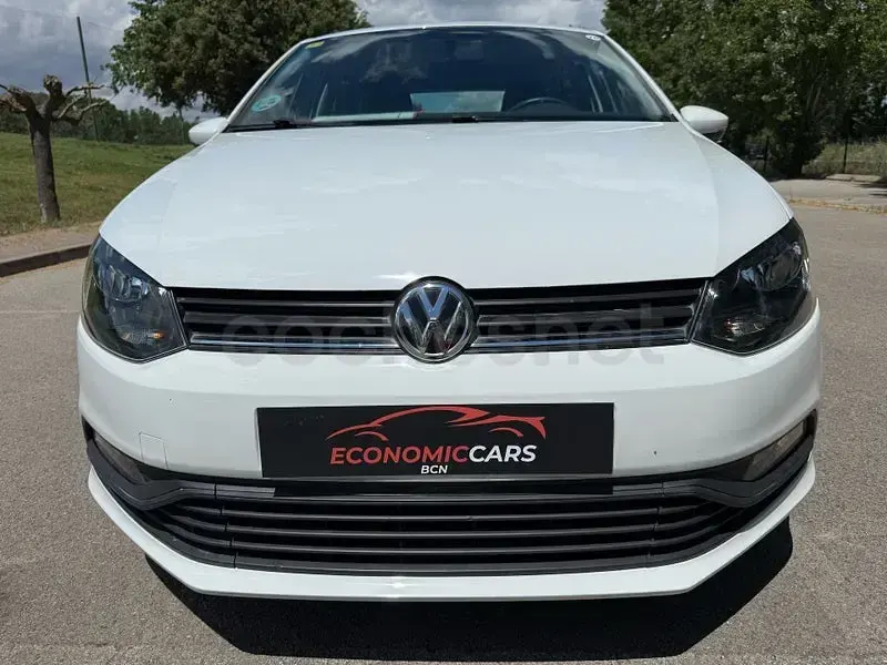 Käytetty VW Polo Advance 75 HP (55 kW) 2015 Valkoinen Sedan