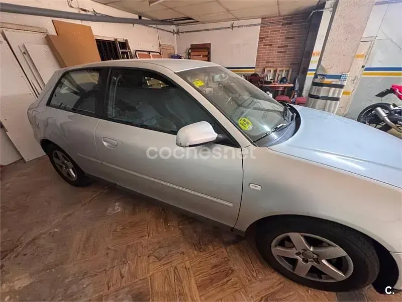 Usado Audi A3 Ambition 101 CV (74 kW) 2001 Gris / plata Utilitario
