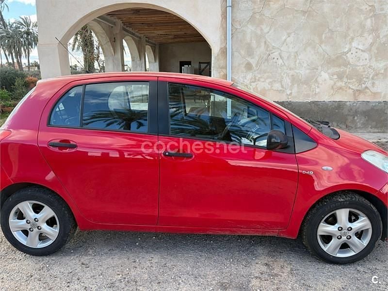 Usado Toyota Yaris 90 CV (66 kW) 2008 Rojo Utilitario