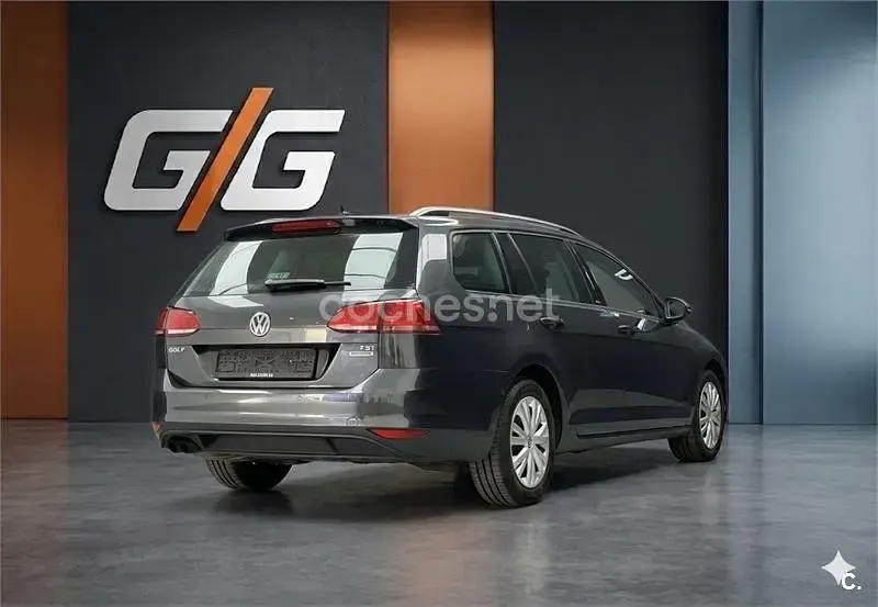 Usado VW Golf VII Advance 125 CV (91 kW) 2017 Gris / plata Familiar