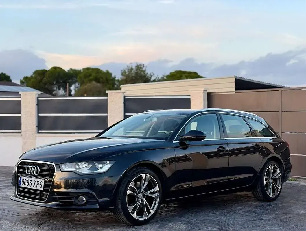 Usado Audi A6 177 CV (130 kW) 2013 Negro Familiar