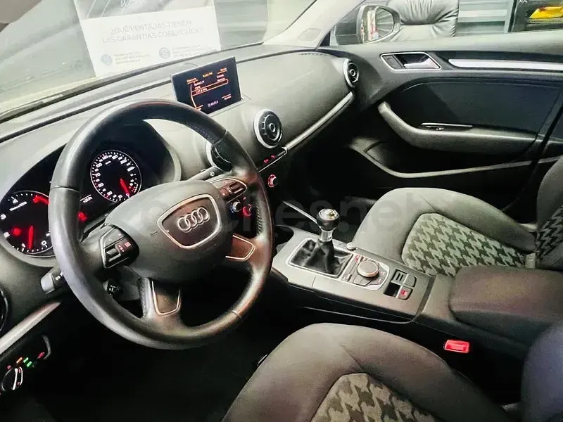 Usado Audi A3 Attraction 105 CV (77 kW) 2013 Negro Berlina