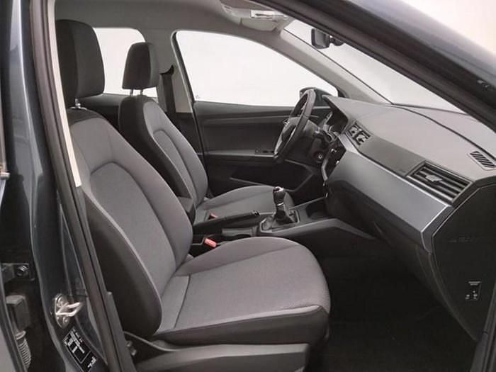 Usado Seat Arona Style 110 CV (80 kW) 2021 Gris SUV