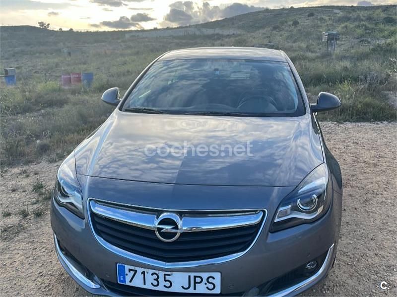 Usado Opel Insignia Selective 120 CV (88 kW) 2016 Gris / plata Berlina