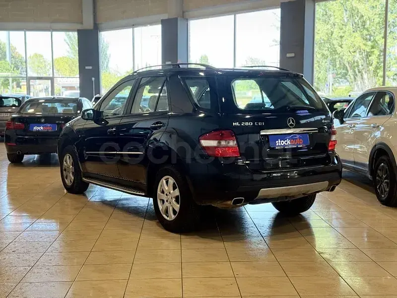 Usado Mercedes ML280 190 CV (139 kW) 2007 Negro SUV
