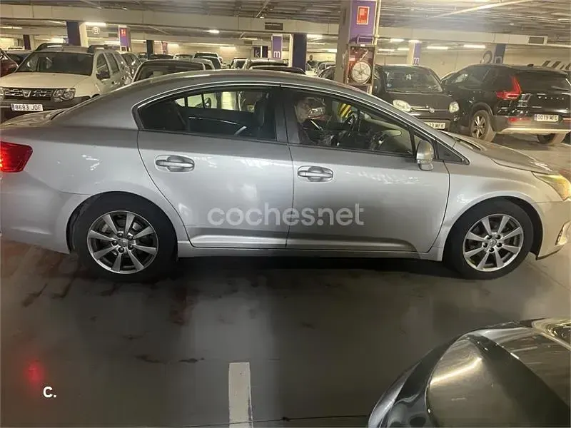 Usado Toyota Avensis Advance 124 CV (91 kW) 2012 Gris / plata Berlina
