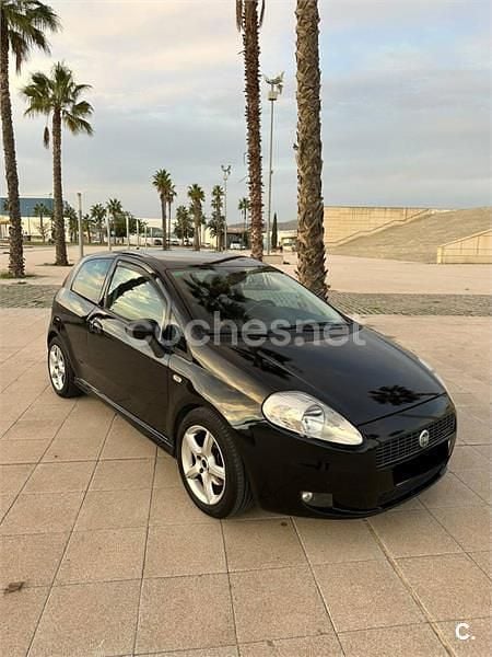 Usado Fiat Grande Punto Sport 130 CV (95 kW) 2005 Negro Utilitario