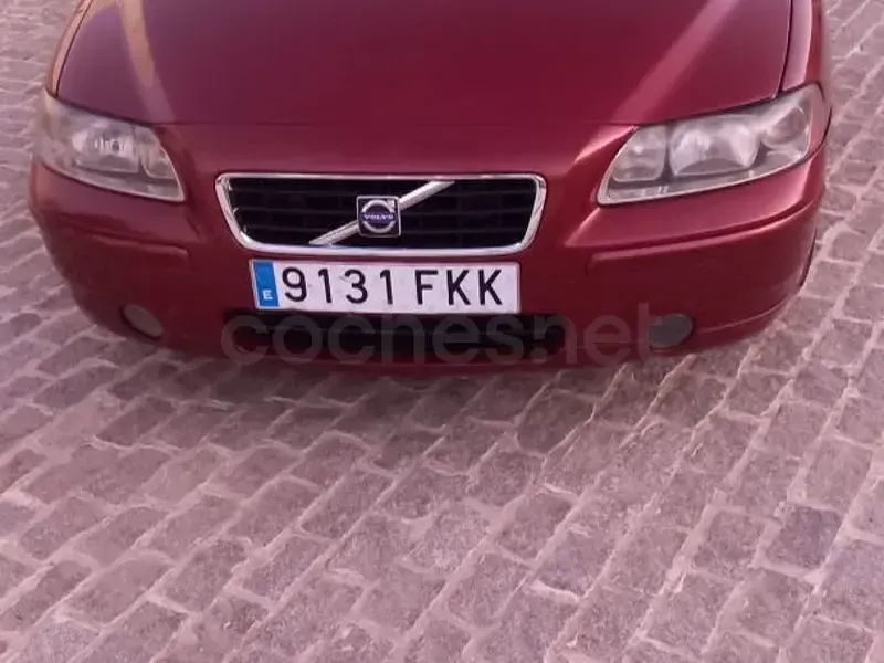 Usado Volvo S60 Momentum 163 CV (119 kW) 2008 Granate Berlina