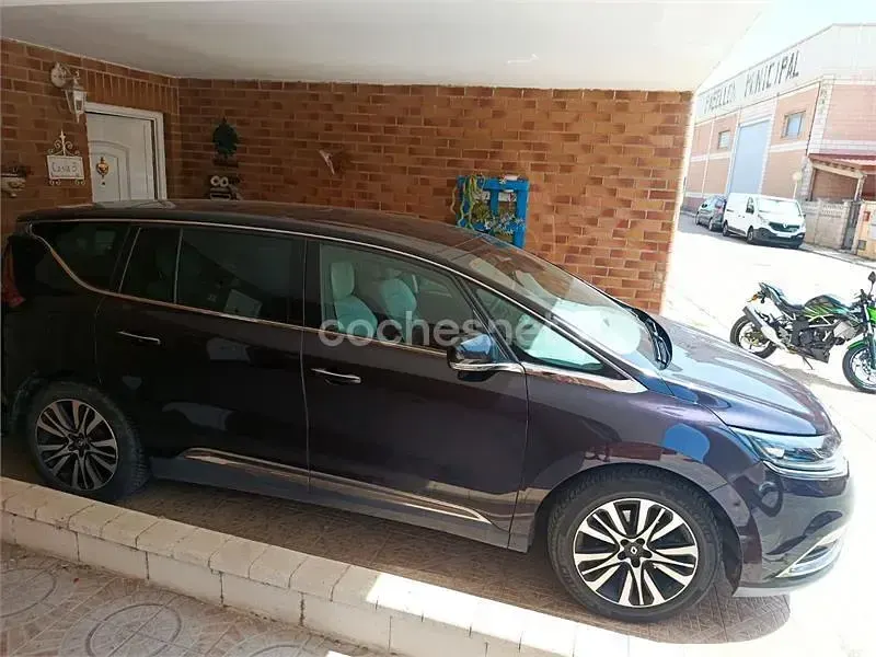 Usado Renault Espace Initiale Paris 160 CV (117 kW) 2017 Violeta / lila Monovolumen