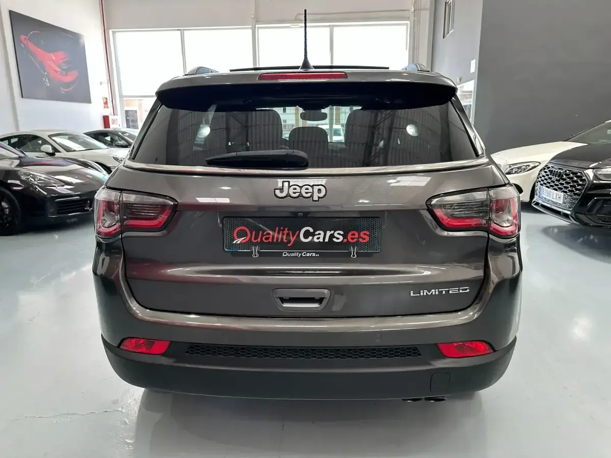 Usado Jeep Compass Limited 140 CV (102 kW) 2019 Gris SUV