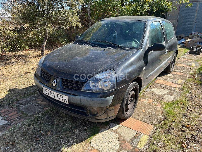 Negro Usado 2004 Renault Clio II Berlina | 1900 € (Un poco caro) - Imagen 1/4