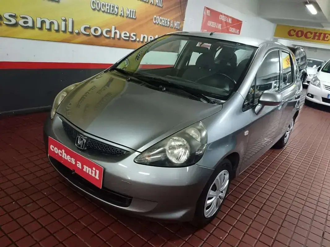 Usado Honda Jazz 77 CV (56 kW) 2007 Gris Utilitario
