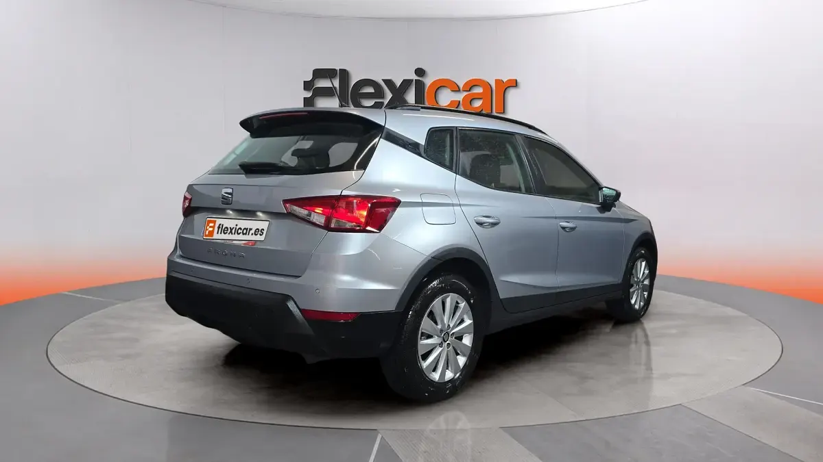 Usado Seat Arona Style 110 CV (80 kW) 2021 Gris SUV