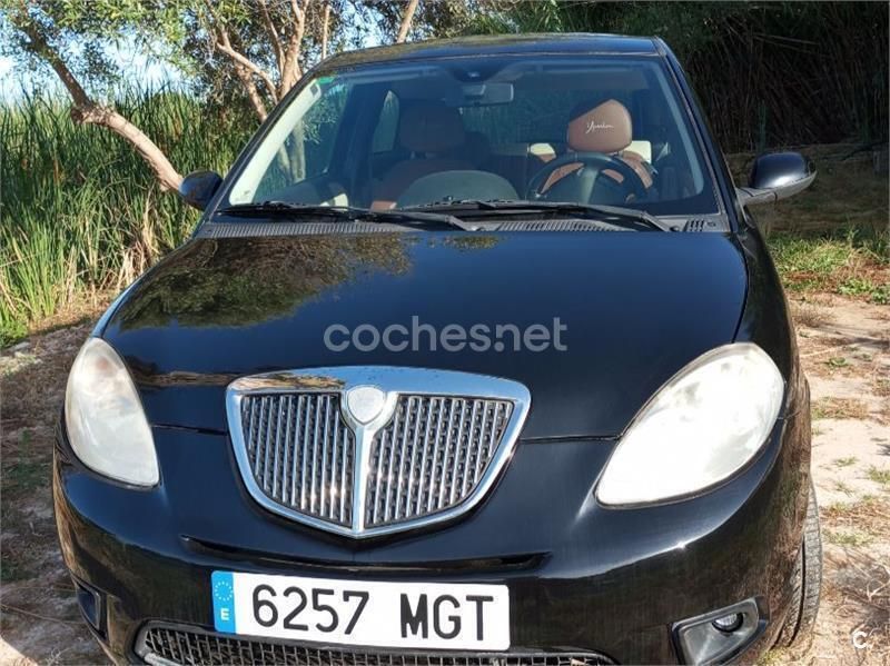 Negro Usado 2007 Lancia Ypsilon Utilitario | 3500 € - Imagen 1/4