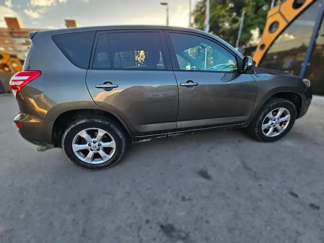Usado Toyota RAV4 Advance 150 CV (110 kW) 2011 Beige SUV