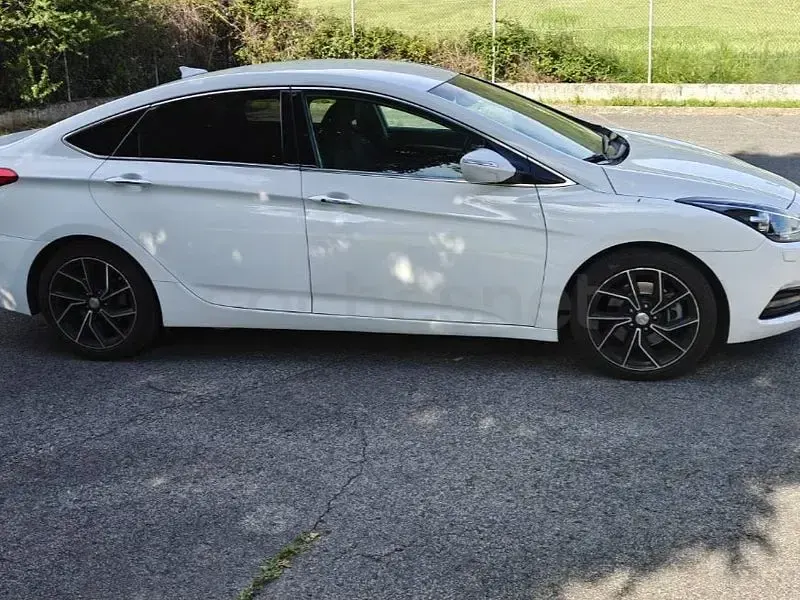 Usado Hyundai i40 115 CV (84 kW) 2019 Blanco Familiar