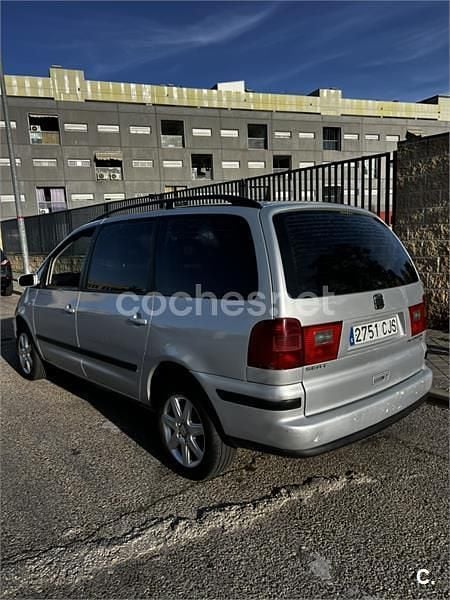 Usado Seat Alhambra 130 CV (95 kW) 2003 Gris / plata Monovolumen
