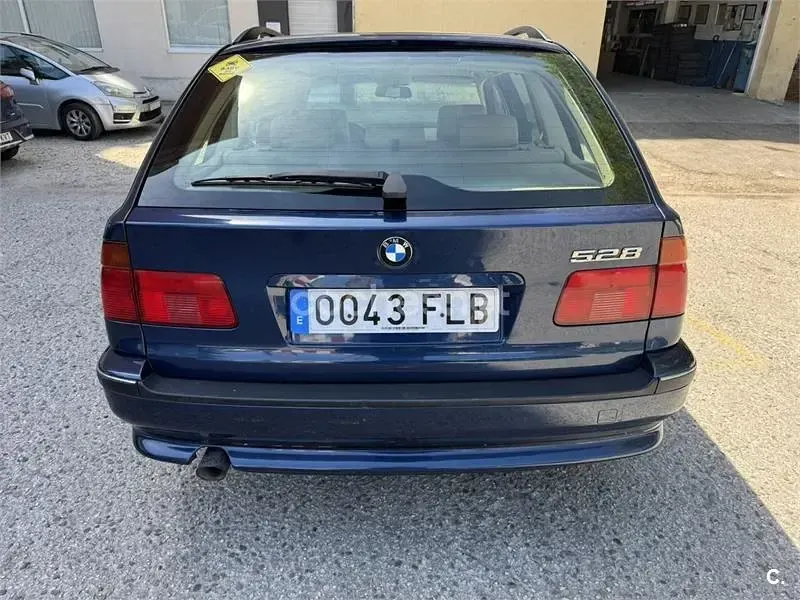 Usado BMW 528 193 CV (141 kW) 2000 Azul Familiar