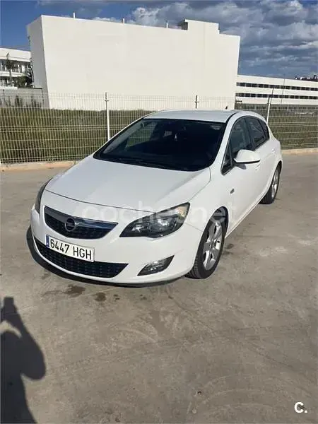 Usado Opel Astra Enjoy 110 CV (80 kW) 2011 Blanco Berlina