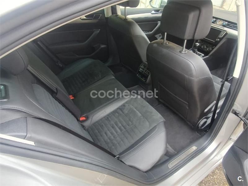 Gris / plata Usado 2017 VW Passat Advance Berlina | 17.000 € (Precio justo) - Imagen 1/4